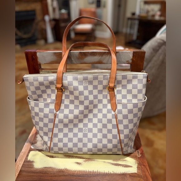 Louis Vuitton Totally MM Damier Azur White Handbag - Picture 2 of 10